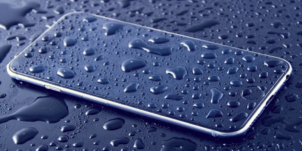 Smartphone caduto in acqua